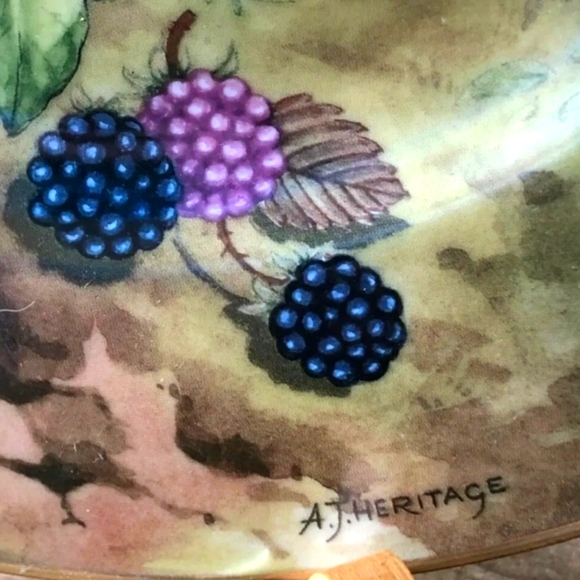 Beautiful Fruit Designed Plates by Rochard Limoges France.With  Artist signature - Picture 8 of 11
